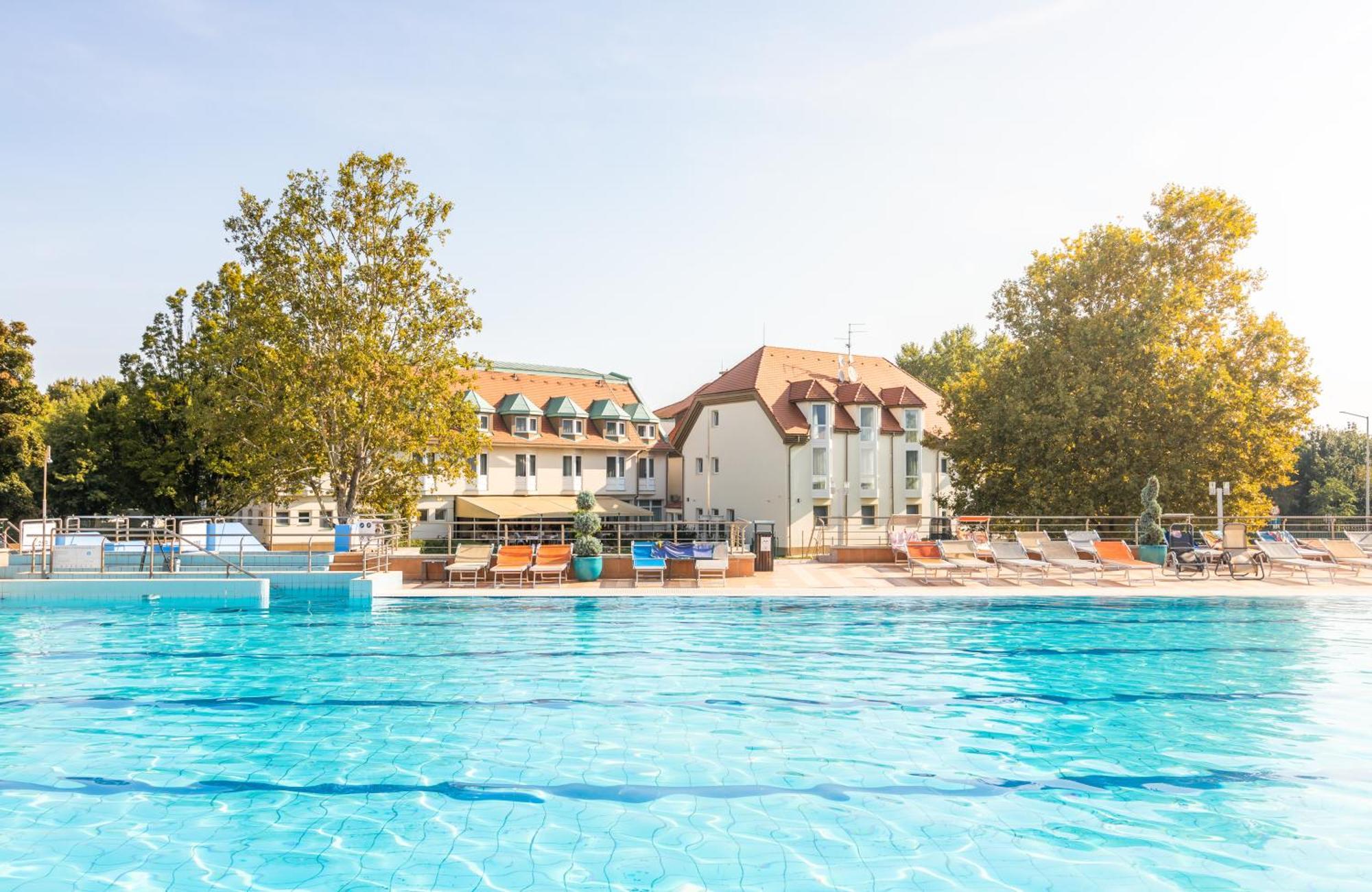 Aqua Hotel Termál Mosonmagyaróvár Exterior foto